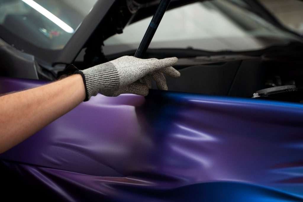 Folie ochronne na samochód to idealny sposób na zabezpieczenie lakieru przed uszkodzeniami.